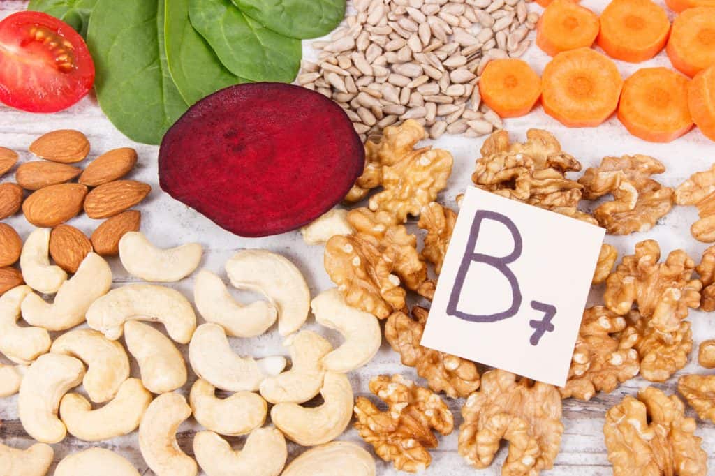 Składniki bogate w witaminę B, błonnik, orzechy nerkowca, suszone morele, orzechy włoskie, słonecznik, migdały