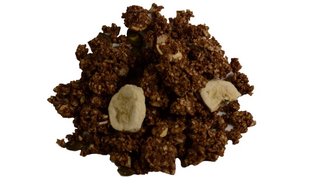 Granola banan kakao - mieszanka składników z dodatkiem banana