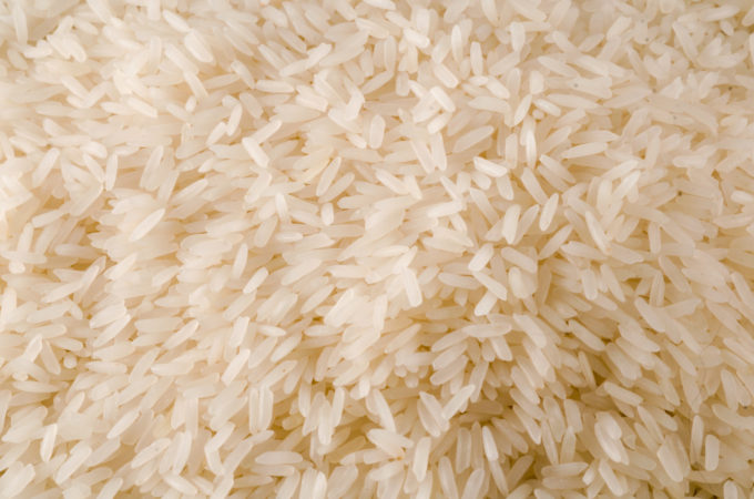 surowe ziarna ryżu