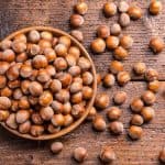 Orzechy laskowe w misce