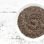 Nasiona chia w białej misce.