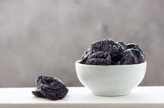 Dlaczego śliwki suszone przeczyszczają?