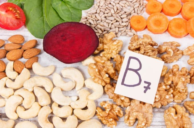 Składniki bogate w witaminę B, błonnkik, orzechy nerkowca, suszone morele, orzechy włoskie, słonecznik, migdały