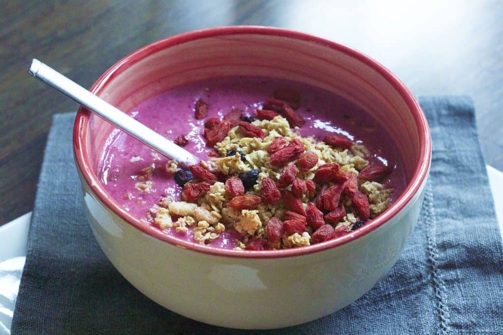 jagody goji jako dodatek do porannego muesli