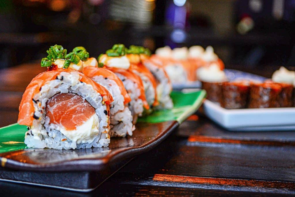 sezam czarny w sushi