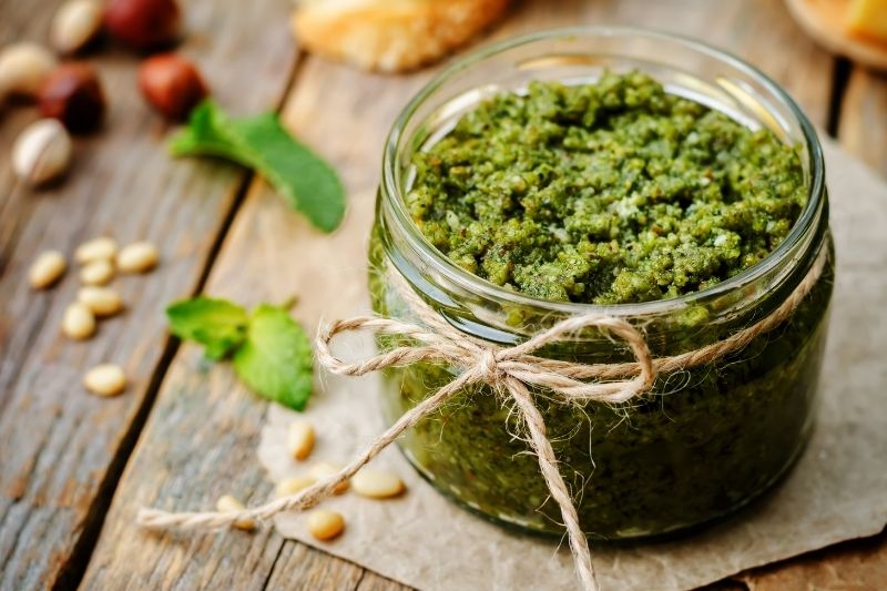 Słoik z pesto
