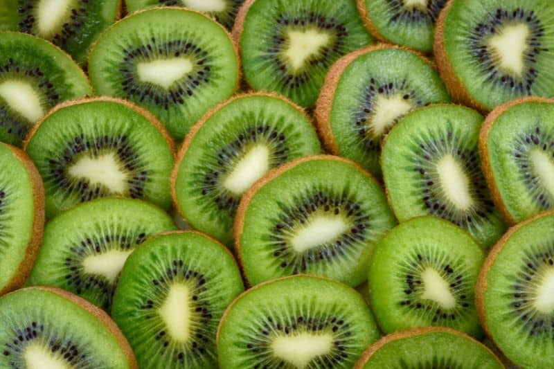 Kiwi – właściwości, witaminy i wartości odżywcze. Czy kiwi jest zdrowe, ile ma cukru i jaki ma IG?