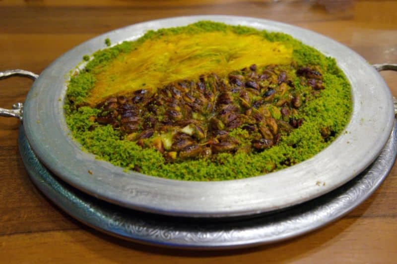 Turecki przysmak z pistacjami - Kunafa