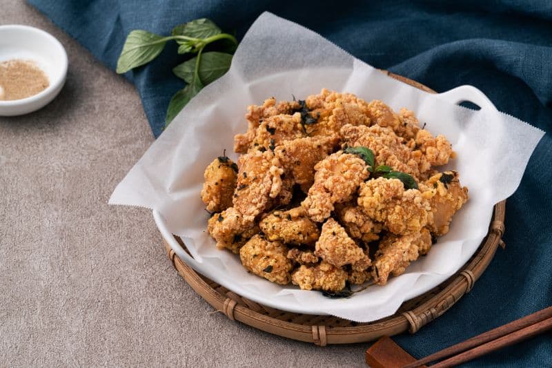 Widok z bliska na kurczak w popcornie