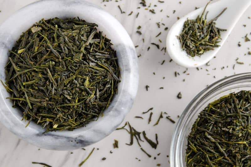 Widok z góry na herbatę sencha