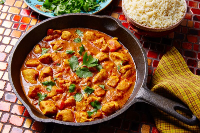 Patelnia z curry z basmati