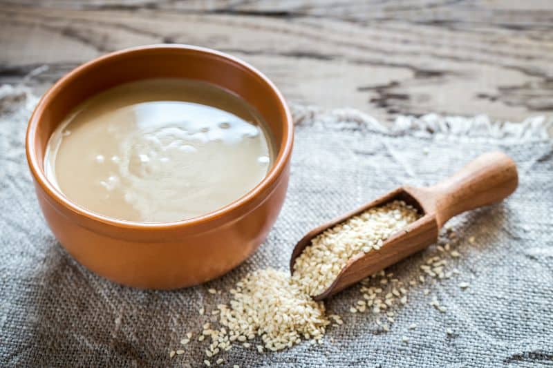 Do czego daje się tahini?