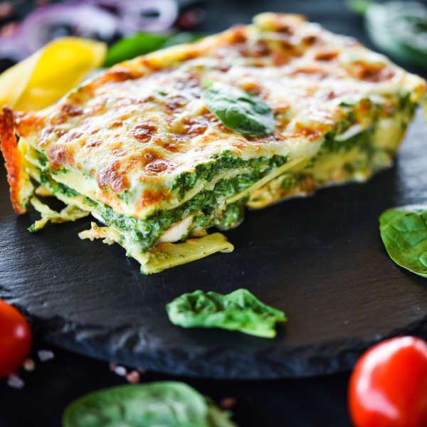 Lasagne ze szpinakiem, serem brie oraz pistacjami