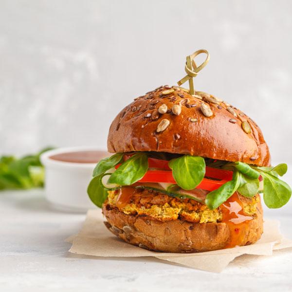 Burger z komosy ryżowej